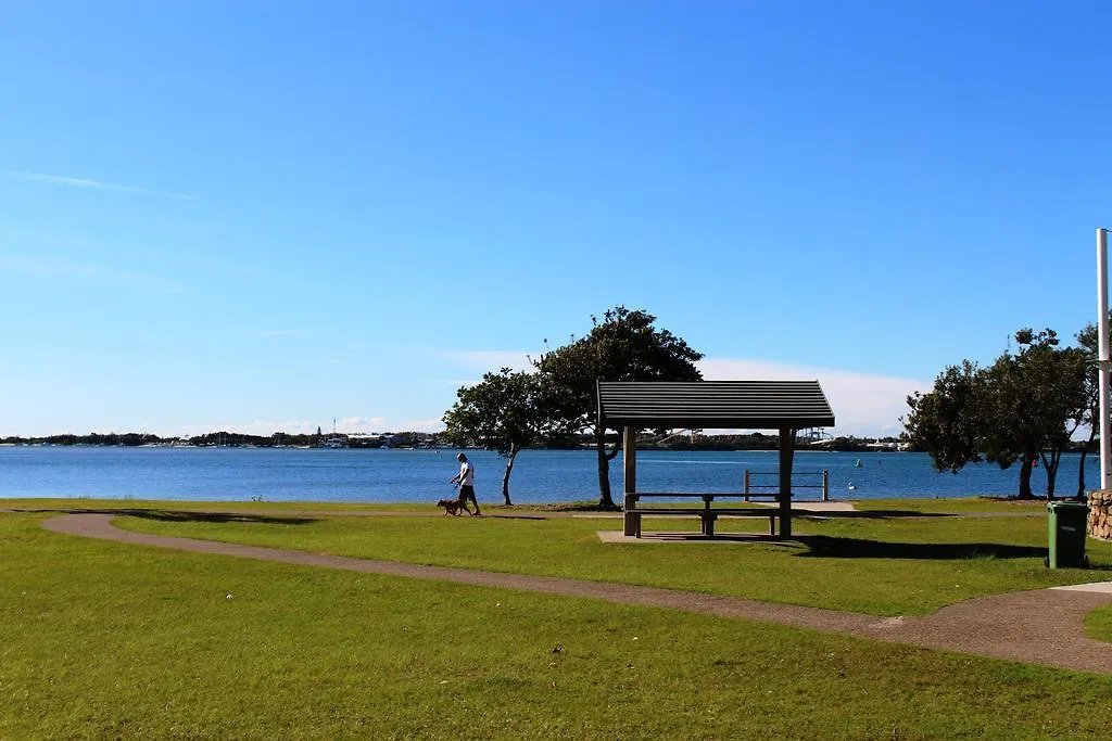 Crystal Bay On The Broadwater Aparthotel Gold Coast 3*,  Australia