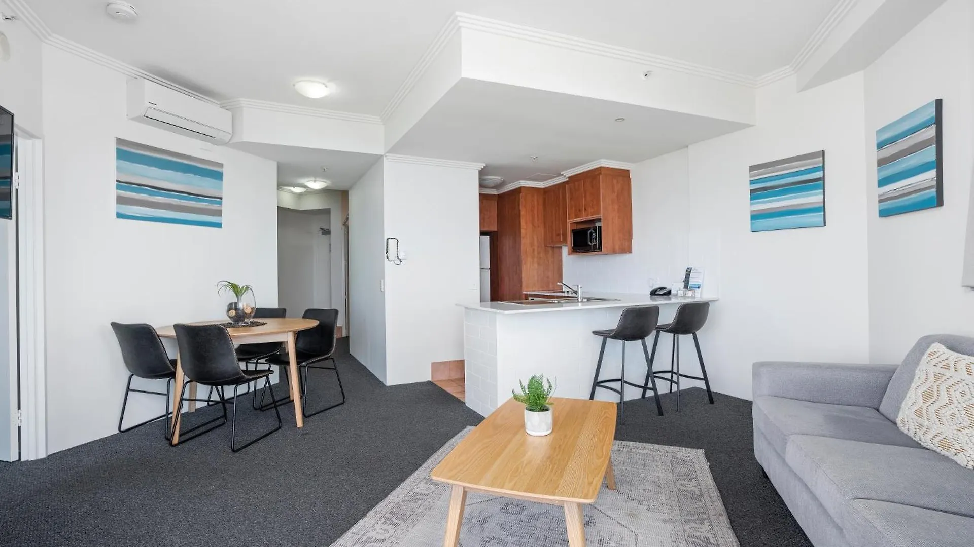 ***  Crystal Bay On The Broadwater Aparthotel Gold Coast Australia